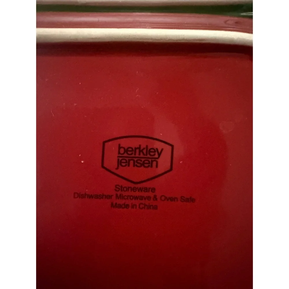 Berkley Jensen Stoneware Bakeware Set 4 Piece Multi Color Casserole Dishes Lid